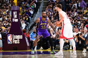 詹姆斯谈申京欧锦赛表现:精彩的夏天 他会把势头带回火箭 詹姆斯谈申京欧锦赛表现:精彩的夏天 他会把势头带回火箭