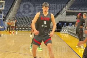 带着战术去训练!杨瀚森练习模拟掩护之后的接球三分! 带着战术去训练!杨瀚森练习模拟掩护之后的接球三分!