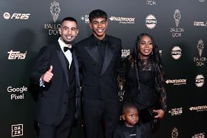 又来了😅亚马尔父亲社媒:我生来是为了死 而不是为了给人当狗 又来了😅亚马尔父亲社媒:我生来是为了死 而不是为了给人当狗