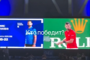 偷闲,申花主帅斯卢茨基现场观战德约科维奇比赛 偷闲,申花主帅斯卢茨基现场观战德约科维奇比赛