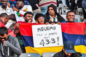 😅非洲球迷向姆伯莫传话:跟阿莫林谈谈4-3-3阵型 😅非洲球迷向姆伯莫传话:跟阿莫林谈谈4-3-3阵型