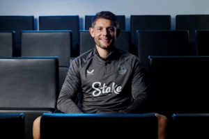 塔科夫斯基:能够继续为埃弗顿服务让我激动和自豪,想要踢欧战 塔科夫斯基:能够继续为埃弗顿服务让我激动和自豪,想要踢欧战