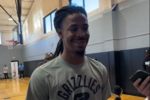 因伤缺席揭幕战?莫兰特:想太多 我微笑着说不用担心你就别担心 因伤缺席揭幕战?莫兰特:想太多 我微笑着说不用担心你就别担心