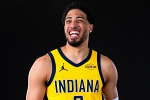 场边观战指导的一年!哈利伯顿晒定妆照:生涯第6赛季 球员兼教练 场边观战指导的一年!哈利伯顿晒定妆照:生涯第6赛季 球员兼教练