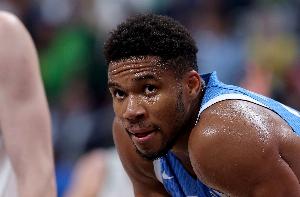 巴克利:雄鹿尽力了 讨厌听到字母哥夺不了冠就离开的这种话 巴克利:雄鹿尽力了 讨厌听到字母哥夺不了冠就离开的这种话