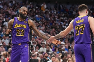 杨毅:东契奇来了詹姆斯就不是宝贝了 湖人组队都没让老干部发言 杨毅:东契奇来了詹姆斯就不是宝贝了 湖人组队都没让老干部发言