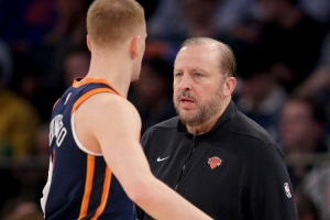 迪文岑佐:我爱锡伯杜 在NBA球员被交易、教练被解雇都是常态 迪文岑佐:我爱锡伯杜 在NBA球员被交易、教练被解雇都是常态