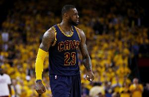 杨毅:詹姆斯骑士2.0时代还是完全掌控 他不签长合同就是1+1 杨毅:詹姆斯骑士2.0时代还是完全掌控 他不签长合同就是1+1