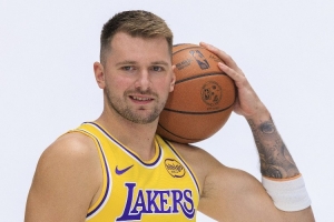 东契奇迎来MVP赛季?湖人支持者看好球队在新赛季完成蜕变 东契奇迎来MVP赛季?湖人支持者看好球队在新赛季完成蜕变