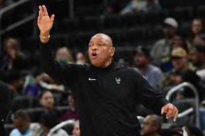 AJ-格林:里弗斯希望每个人带着自信打球并打出自己擅长的风格 AJ-格林:里弗斯希望每个人带着自信打球并打出自己擅长的风格