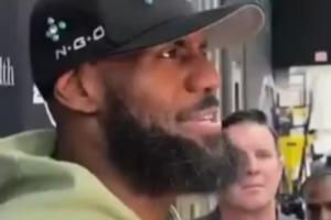 曾被问是否会学乔丹复出 詹姆斯:会很想念 但一旦退役不会再回来 曾被问是否会学乔丹复出 詹姆斯:会很想念 但一旦退役不会再回来