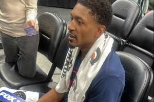 季前赛快船对阵广州龙狮 比尔因右膝酸痛缺席 其余所有人均可出战 季前赛快船对阵广州龙狮 比尔因右膝酸痛缺席 其余所有人均可出战