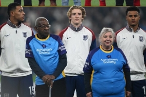 温馨!BBC:英格兰vs威尔士赛前,两队球员携失智症患者入场 温馨!BBC:英格兰vs威尔士赛前,两队球员携失智症患者入场