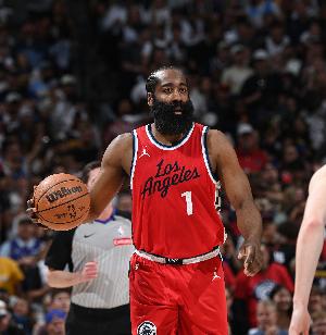 今日对阵广州龙狮!快船训练首发:哈登 博格丹 小卡 琼斯 祖巴茨 今日对阵广州龙狮!快船训练首发:哈登 博格丹 小卡 琼斯 祖巴茨