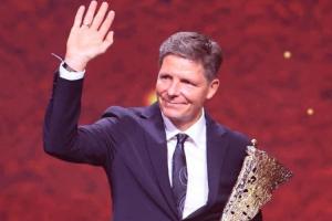 再添一个奖杯!水晶宫主帅格拉斯纳被评为奥地利年度最佳教练👏 再添一个奖杯!水晶宫主帅格拉斯纳被评为奥地利年度最佳教练👏