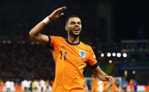 点射双响,加克波成为1978年后首位单场打进两粒点球的荷兰球员 点射双响,加克波成为1978年后首位单场打进两粒点球的荷兰球员