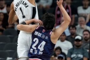 表现不理想!管子煜6中2&三分4中1得6分 出现4次失误&正负值-26 表现不理想!管子煜6中2&三分4中1得6分 出现4次失误&正负值-26