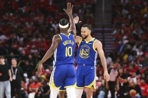 科尔:巴特勒是最好的单打球员 我们就是围绕他和库里建队 科尔:巴特勒是最好的单打球员 我们就是围绕他和库里建队