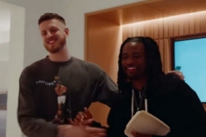 哈滕调侃队友卡森:你是我儿子 卡森回击:你是我儿子 我为你骄傲 哈滕调侃队友卡森:你是我儿子 卡森回击:你是我儿子 我为你骄傲