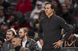 美记:斯波还未同美国篮协敲定协议 预计将在月底董事会后决定 美记:斯波还未同美国篮协敲定协议 预计将在月底董事会后决定