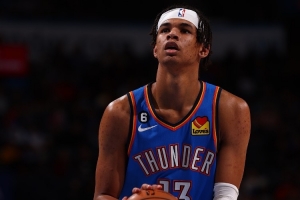 手感冰凉!乌斯曼-吉昂6投0中一分未得 拿到4板2助 出现3失误 手感冰凉!乌斯曼-吉昂6投0中一分未得 拿到4板2助 出现3失误