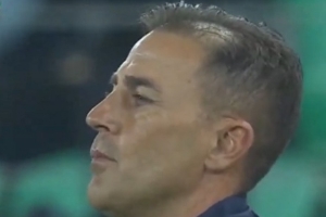 今日趣图:卡纳瓦罗——我就说植发后的头发在头上待不了几年 今日趣图:卡纳瓦罗——我就说植发后的头发在头上待不了几年