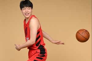 广体:杨瀚森显示了实力和价值 还需时间适应NBA的对抗强度和节奏 广体:杨瀚森显示了实力和价值 还需时间适应NBA的对抗强度和节奏