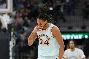 涨球了?!瓦塞尔出战22分钟 8投6中砍下18分4篮板2助攻 涨球了?!瓦塞尔出战22分钟 8投6中砍下18分4篮板2助攻