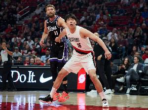 烤肉姐:杨瀚森打得比上一场好多了 上一场显然有时还是懵的状态 烤肉姐:杨瀚森打得比上一场好多了 上一场显然有时还是懵的状态