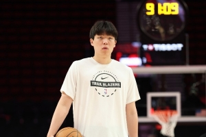 媒体人:今天的表现是杨瀚森正常水平发挥 他真的做到了放下包袱 媒体人:今天的表现是杨瀚森正常水平发挥 他真的做到了放下包袱