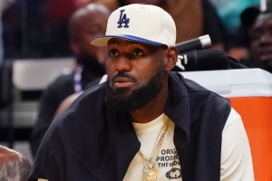 湖记:詹姆斯被披露是8月受的伤 往好了想这意味着他离复出更近了 湖记:詹姆斯被披露是8月受的伤 往好了想这意味着他离复出更近了