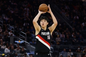 媒体人谈杨瀚森表现:想去更远、更大的舞台 必须要有三分球 媒体人谈杨瀚森表现:想去更远、更大的舞台 必须要有三分球