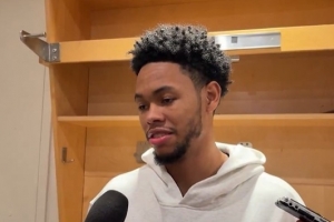 安芬尼-西蒙斯谈绿军首秀:开始有点紧张 后面就按自己节奏打球了 安芬尼-西蒙斯谈绿军首秀:开始有点紧张 后面就按自己节奏打球了