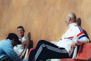 🧙三代中场大师的聚会!阿宽社媒更新与齐达内、哈维合体拍广告 🧙三代中场大师的聚会!阿宽社媒更新与齐达内、哈维合体拍广告