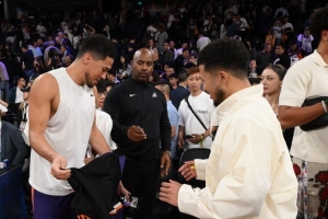 历史性会面!中国布克与布克本尊见面视频 布克微博转发该动态! 历史性会面!中国布克与布克本尊见面视频 布克微博转发该动态!