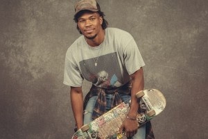 80年代复古风!字母哥晒P图:发型太绝了 绝对能上毕业纪念册🤣 80年代复古风!字母哥晒P图:发型太绝了 绝对能上毕业纪念册🤣