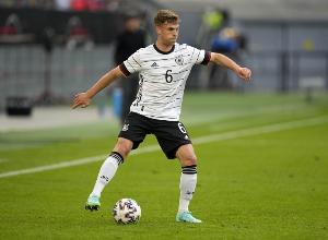 基米希:在拜仁我是6号位,在国家队我的位置由教练决定 基米希:在拜仁我是6号位,在国家队我的位置由教练决定