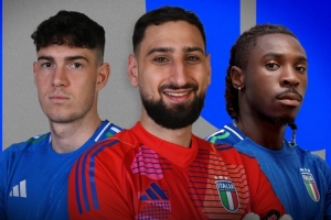 意大利客战爱沙尼亚海报:多纳鲁马、巴斯托尼、小基恩出镜 意大利客战爱沙尼亚海报:多纳鲁马、巴斯托尼、小基恩出镜