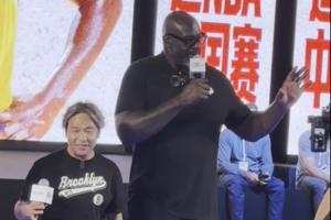 被奥尼尔质疑太小!宋小宝错失后者帮助 随后搬出梯子完成扣篮 被奥尼尔质疑太小!宋小宝错失后者帮助 随后搬出梯子完成扣篮