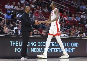 乌度卡:最后两场季前赛 首发球员的上场时间将提升到接近30分钟 乌度卡:最后两场季前赛 首发球员的上场时间将提升到接近30分钟