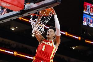 状态出色!杰伦-约翰逊11中7拿下全场最高20分外加7板2助2断 状态出色!杰伦-约翰逊11中7拿下全场最高20分外加7板2助2断