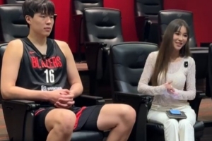 周玲安:在开拓者训练馆专访了杨瀚森 相信他的未来会越来越好 周玲安:在开拓者训练馆专访了杨瀚森 相信他的未来会越来越好