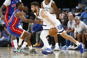 还得调调手感!杰罗姆先发11中4&三分6中1拿到10分 送出4次助攻 还得调调手感!杰罗姆先发11中4&三分6中1拿到10分 送出4次助攻