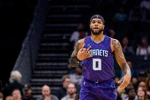 两双拿下!小桥上半场14投6中&三分8中4 得到18分10板1助 两双拿下!小桥上半场14投6中&三分8中4 得到18分10板1助