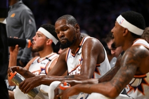 灯泡组合!祖巴茨:比尔在太阳时没控卫 这里有最佳控卫中的两个 灯泡组合!祖巴茨:比尔在太阳时没控卫 这里有最佳控卫中的两个