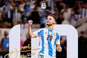 斩获三冠!麦卡利斯特国家队出战40场,阿根廷队晒海报祝贺 斩获三冠!麦卡利斯特国家队出战40场,阿根廷队晒海报祝贺