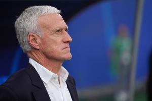 开启吹风机模式!德尚半场训斥法国队:节奏简直龟速,踢得太慢了 开启吹风机模式!德尚半场训斥法国队:节奏简直龟速,踢得太慢了