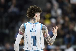 防守卖力!三球半场9中5拿下13分6助1帽 正负值+20暂为全场最高 防守卖力!三球半场9中5拿下13分6助1帽 正负值+20暂为全场最高