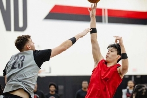 体育画报:杨瀚森能里能外 他和克林根将一起扮演内线的重要角色 体育画报:杨瀚森能里能外 他和克林根将一起扮演内线的重要角色