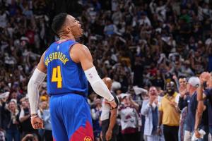 历史三双王退出NBA?美媒:距离赛季开始剩10天 威少仍是自由球员 历史三双王退出NBA?美媒:距离赛季开始剩10天 威少仍是自由球员